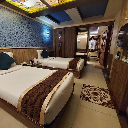 Готель Astoria Residency Уті Екстер'єр фото