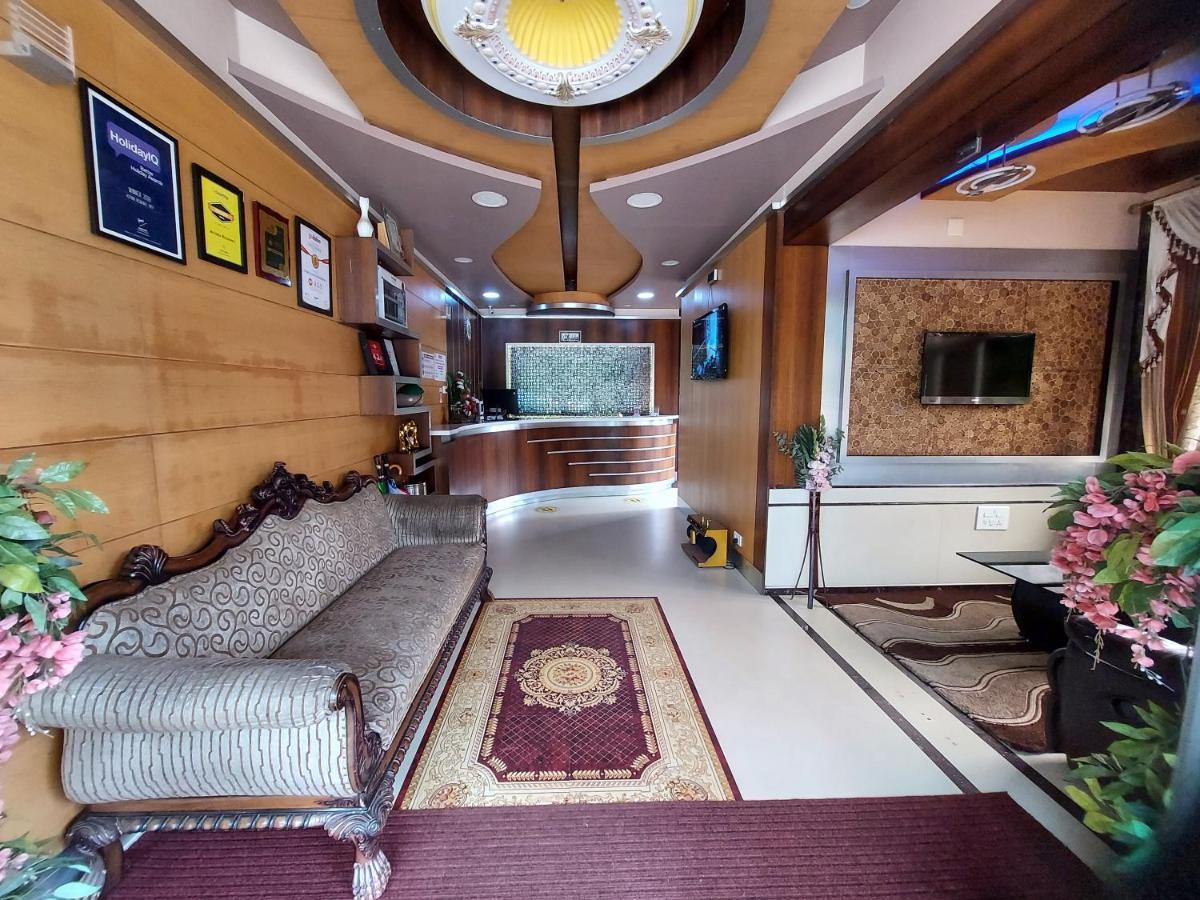 Готель Astoria Residency Уті Екстер'єр фото