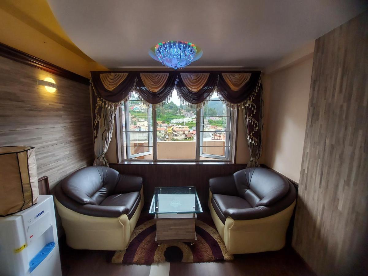 Готель Astoria Residency Уті Екстер'єр фото
