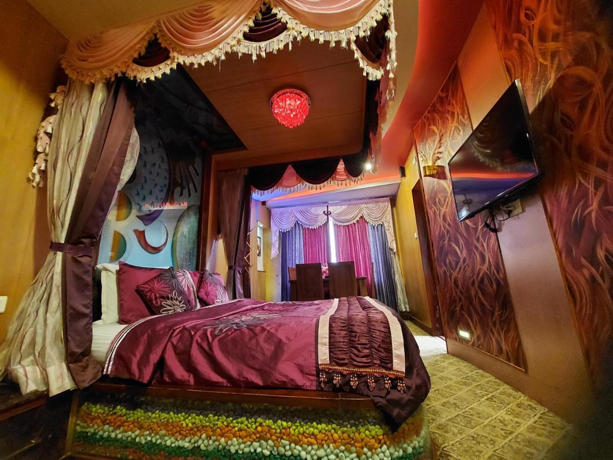 Готель Astoria Residency Уті Екстер'єр фото