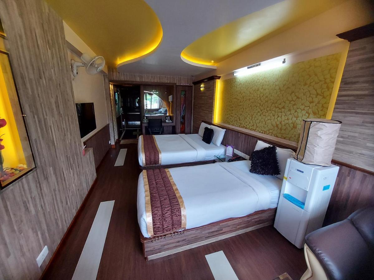 Готель Astoria Residency Уті Екстер'єр фото