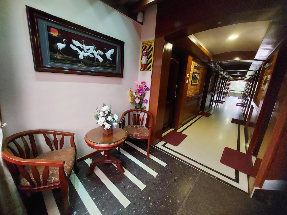 Готель Astoria Residency Уті Екстер'єр фото
