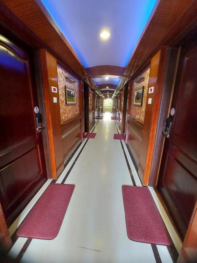 Готель Astoria Residency Уті Екстер'єр фото