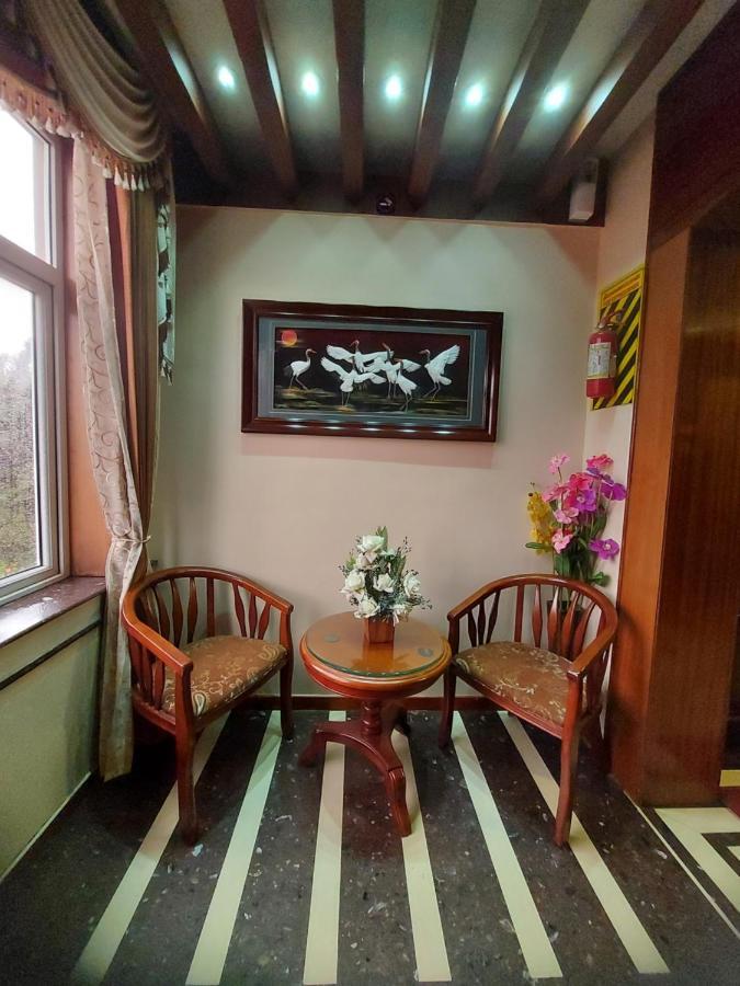 Готель Astoria Residency Уті Екстер'єр фото