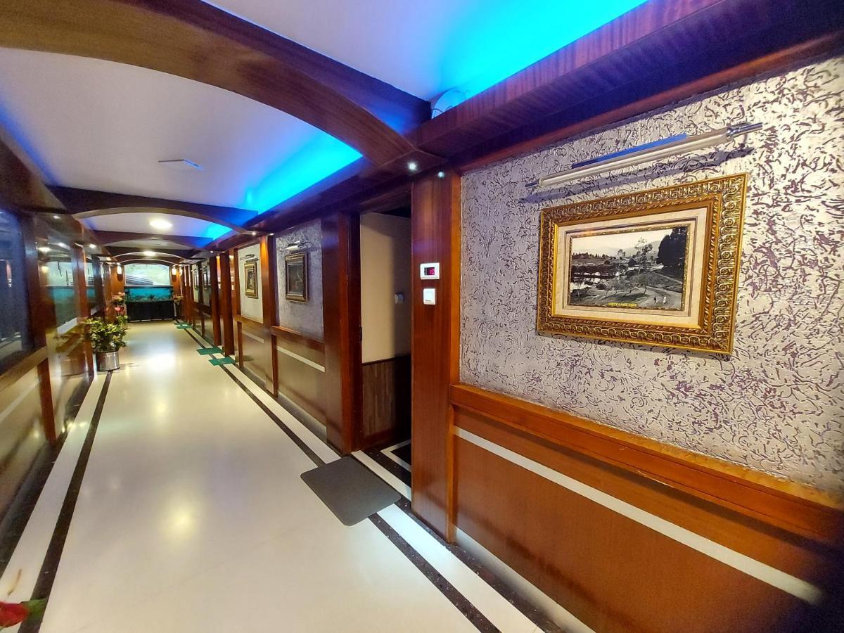 Готель Astoria Residency Уті Екстер'єр фото