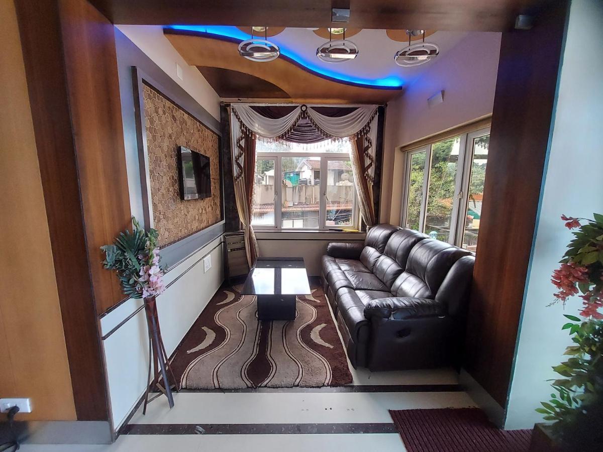 Готель Astoria Residency Уті Екстер'єр фото