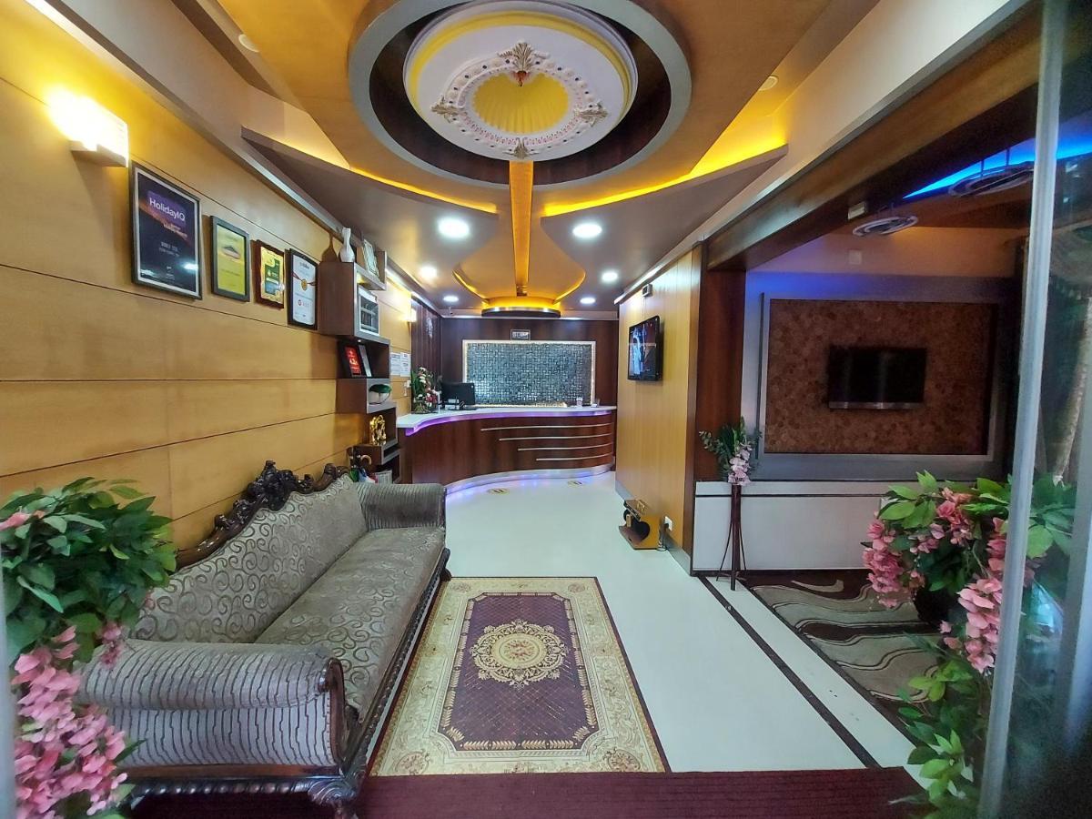 Готель Astoria Residency Уті Екстер'єр фото