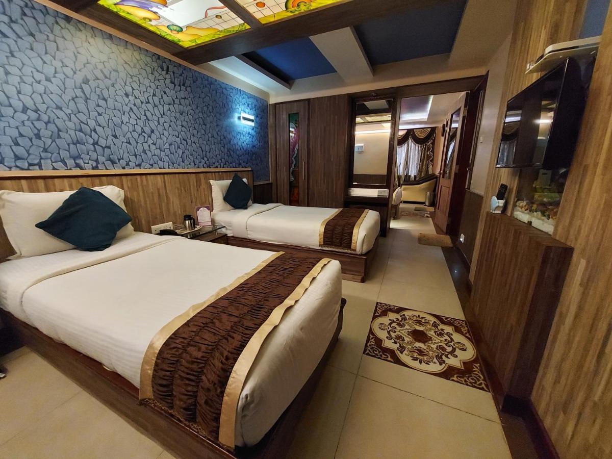 Готель Astoria Residency Уті Екстер'єр фото