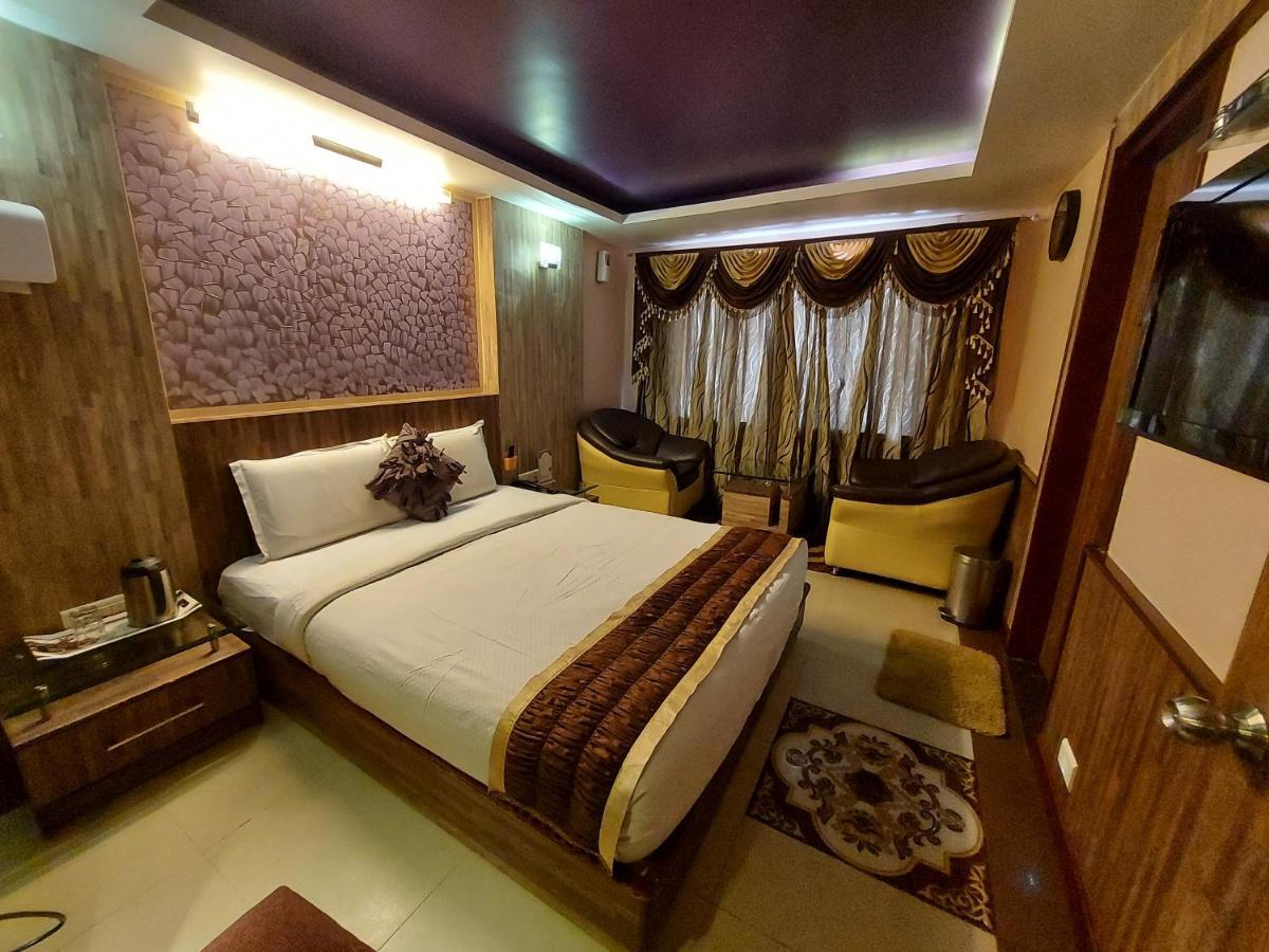 Готель Astoria Residency Уті Екстер'єр фото