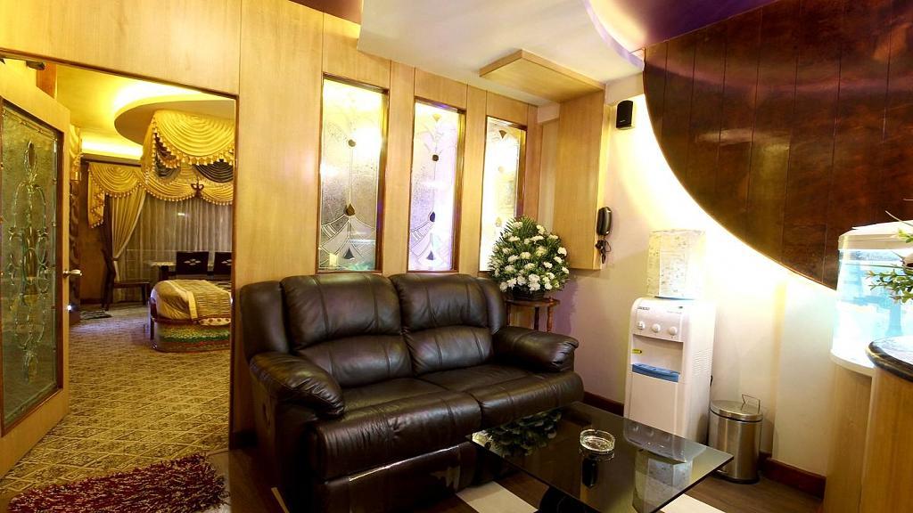 Готель Astoria Residency Уті Екстер'єр фото