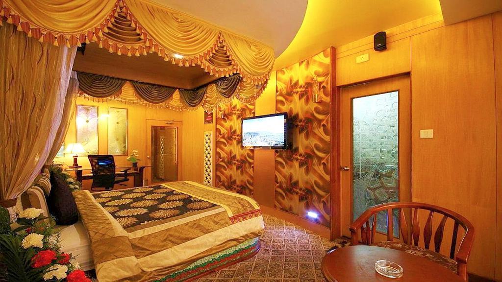 Готель Astoria Residency Уті Екстер'єр фото