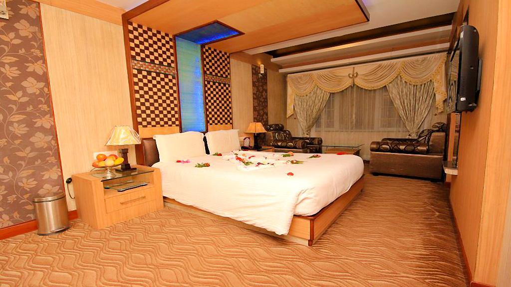 Готель Astoria Residency Уті Екстер'єр фото