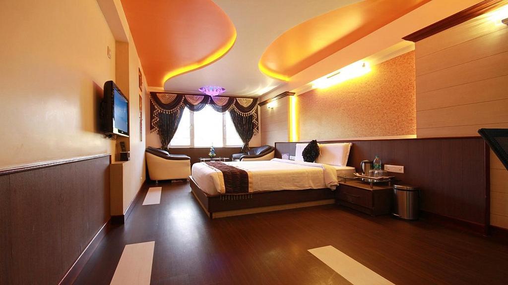 Готель Astoria Residency Уті Екстер'єр фото