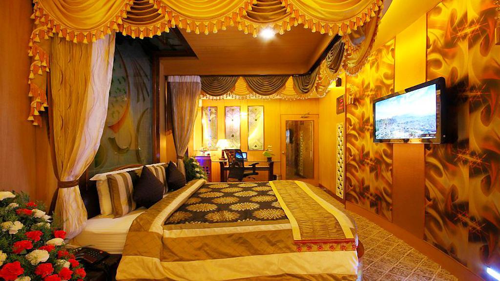 Готель Astoria Residency Уті Екстер'єр фото