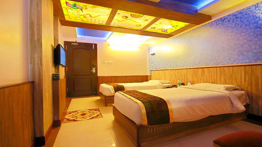 Готель Astoria Residency Уті Екстер'єр фото