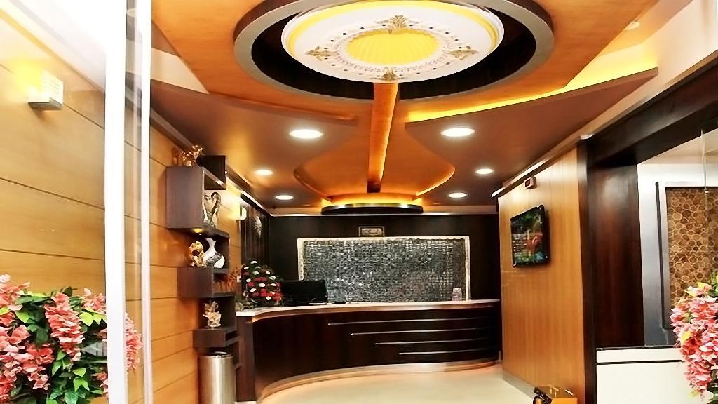 Готель Astoria Residency Уті Екстер'єр фото