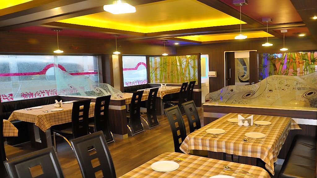 Готель Astoria Residency Уті Екстер'єр фото